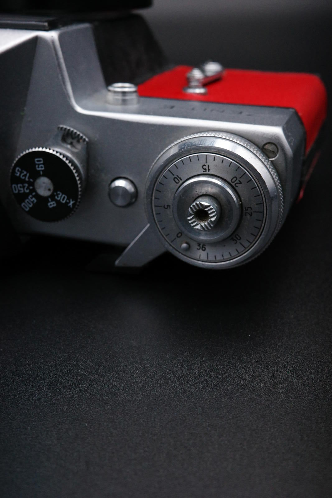 Working Zenit-E 35mm Vintage SLR Film Camera – Red Leather Ziess Jena DDR 135mm