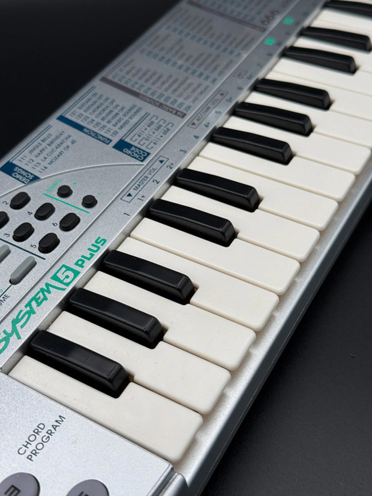 Bontempi System 5 Plus GT 509 Vintage 1990's Keyboard – 32 Keys – 8-Bit Sounds