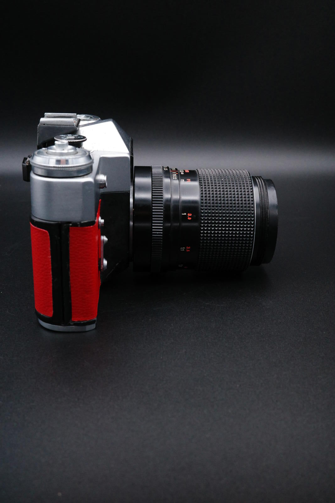Working Zenit-E 35mm Vintage SLR Film Camera – Red Leather Ziess Jena DDR 135mm