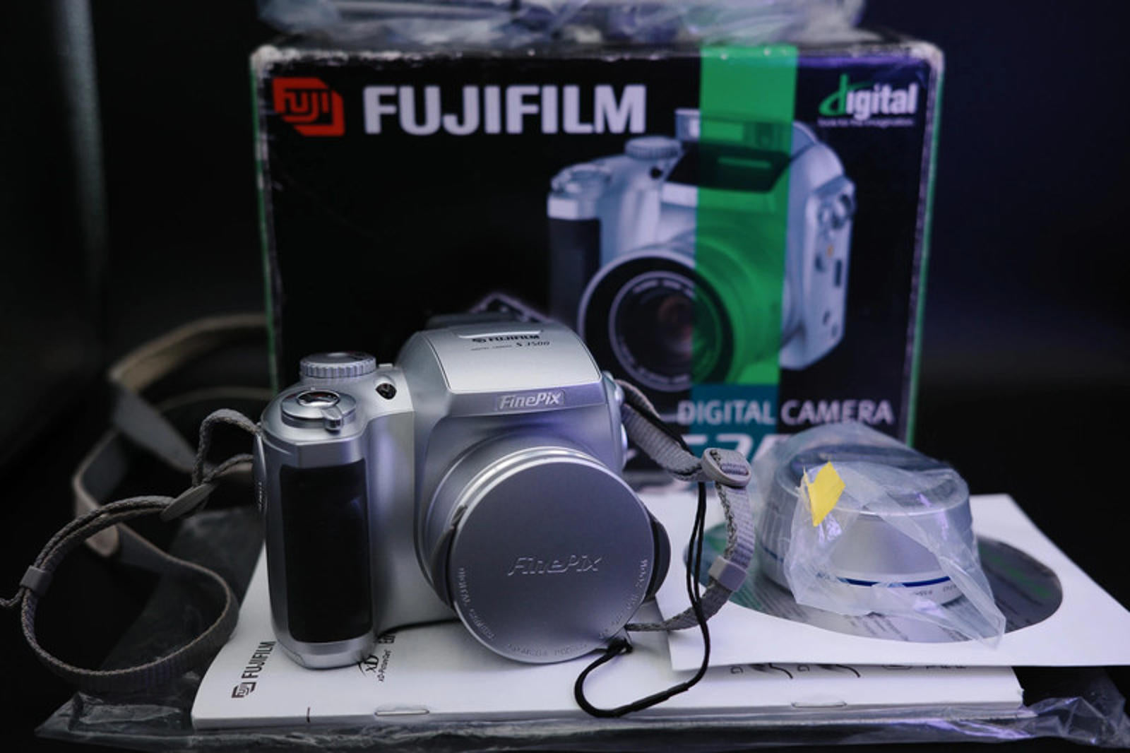 Fujifilm FinePix S3500 Digital Bridge Camera – Very Good Condition
