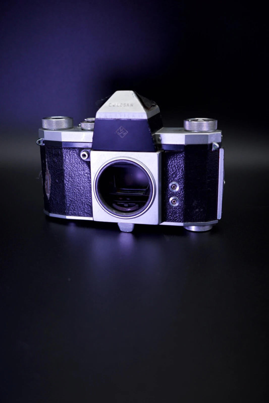 Praktica IV 35mm SLR Film Camera – For Spares or Repair – Vintage M42 Body Only
