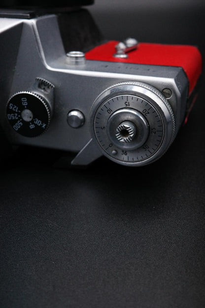 Working Zenit-E 35mm Vintage SLR Film Camera – Red Leather Ziess Jena DDR 135mm