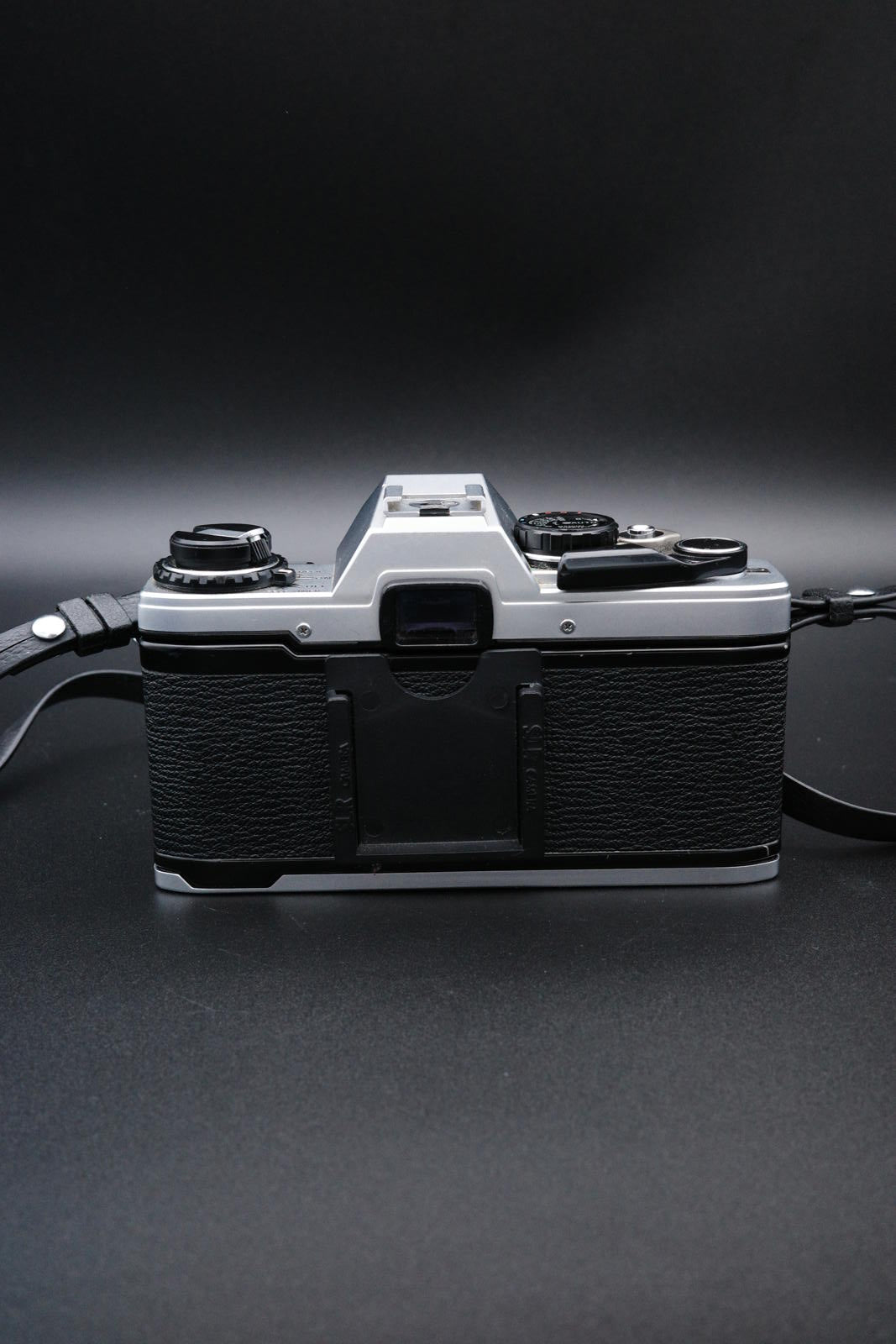 Vintage Olympus OM 10 SLR 35mm Film Camera + Zuiko 1:18 50mm - Tested & Working