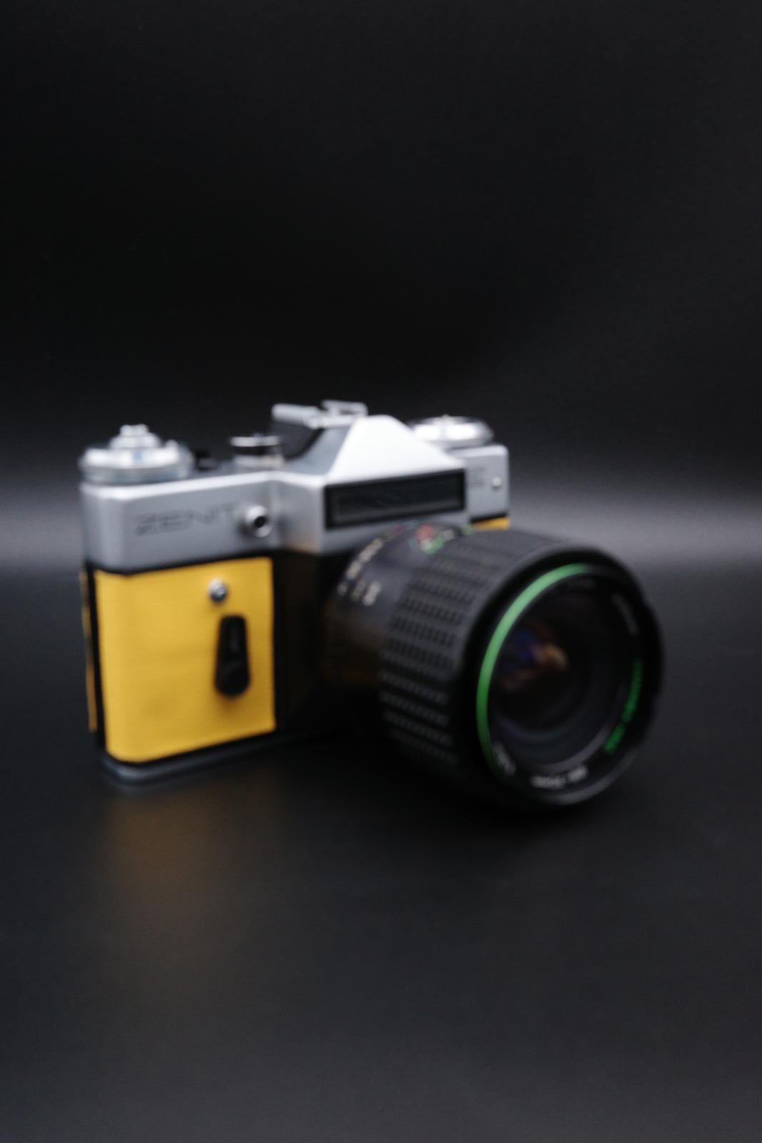 Working Zenit-E 35mm Vintage Film Camera Faux Yellow Leather & Hanimex 28-70
