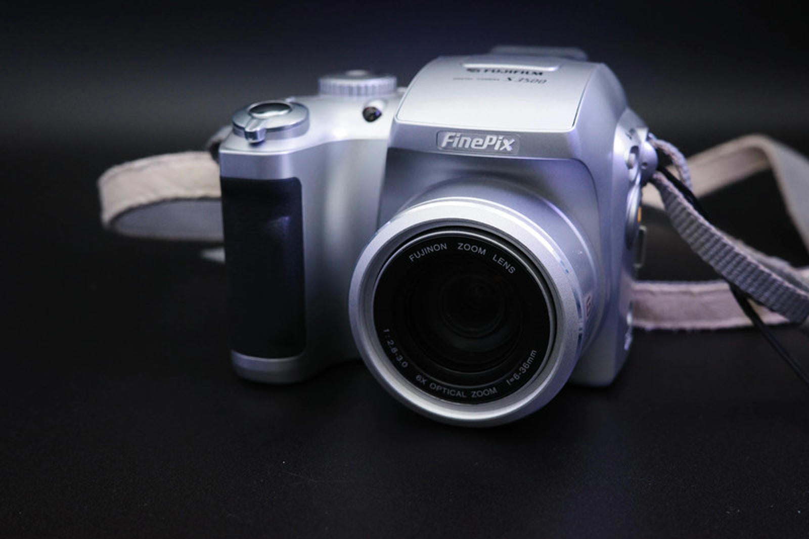 Fujifilm FinePix S3500 Digital Bridge Camera – Very Good Condition