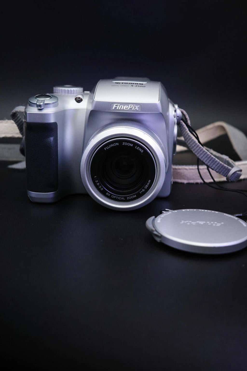 Fujifilm FinePix S3500 Digital Bridge Camera – Very Good Condition