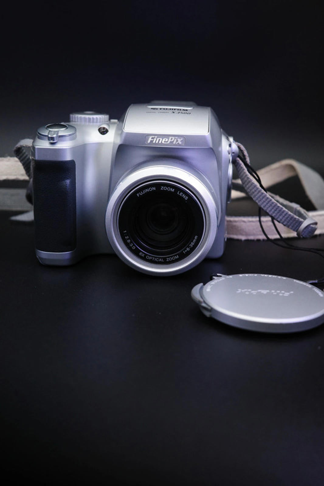 Fujifilm FinePix S3500 Digital Bridge Camera – Very Good Condition