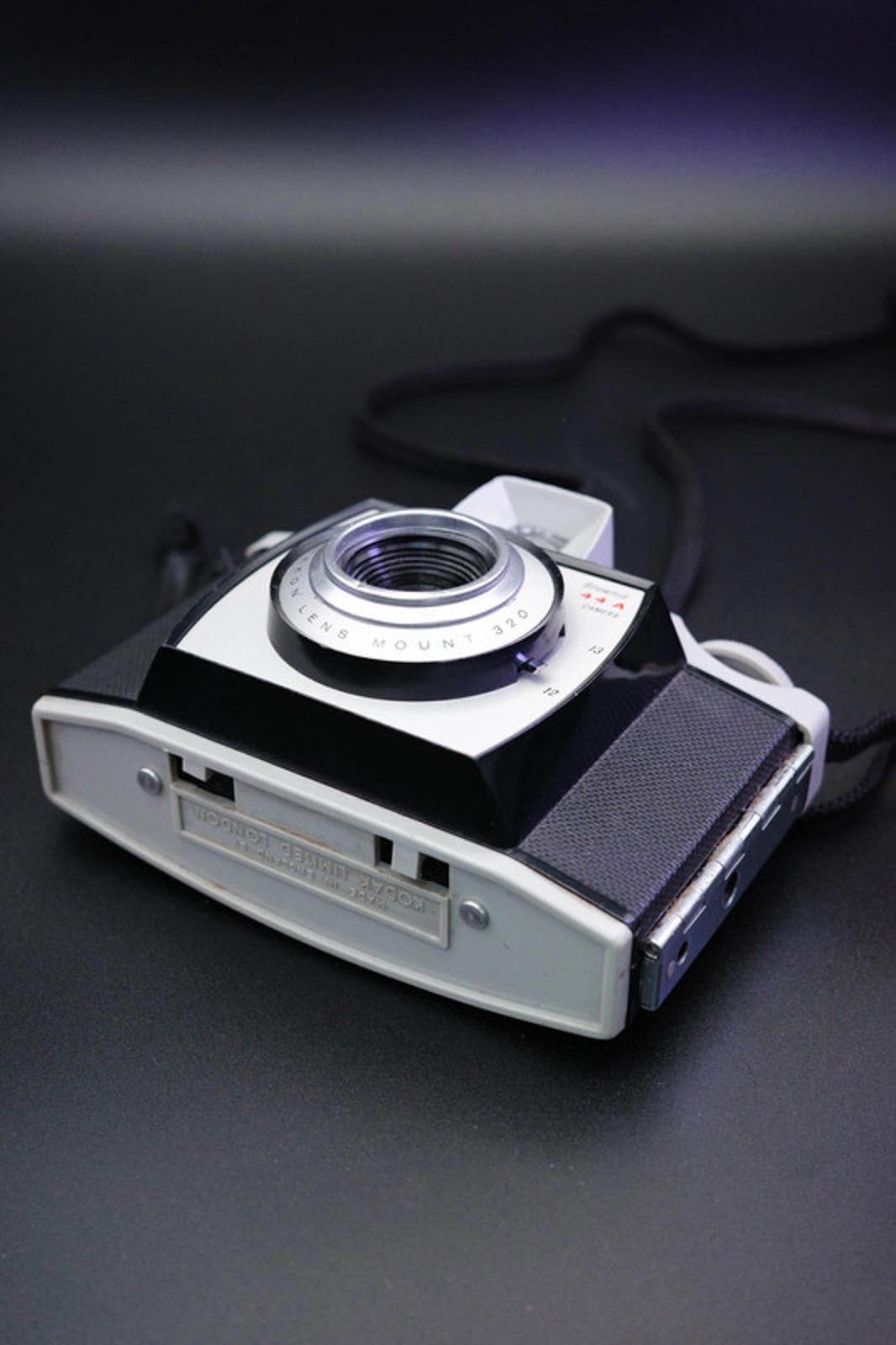 Kodak Brownie 44A – 1960s Vintage Camera – Good Condition Untested