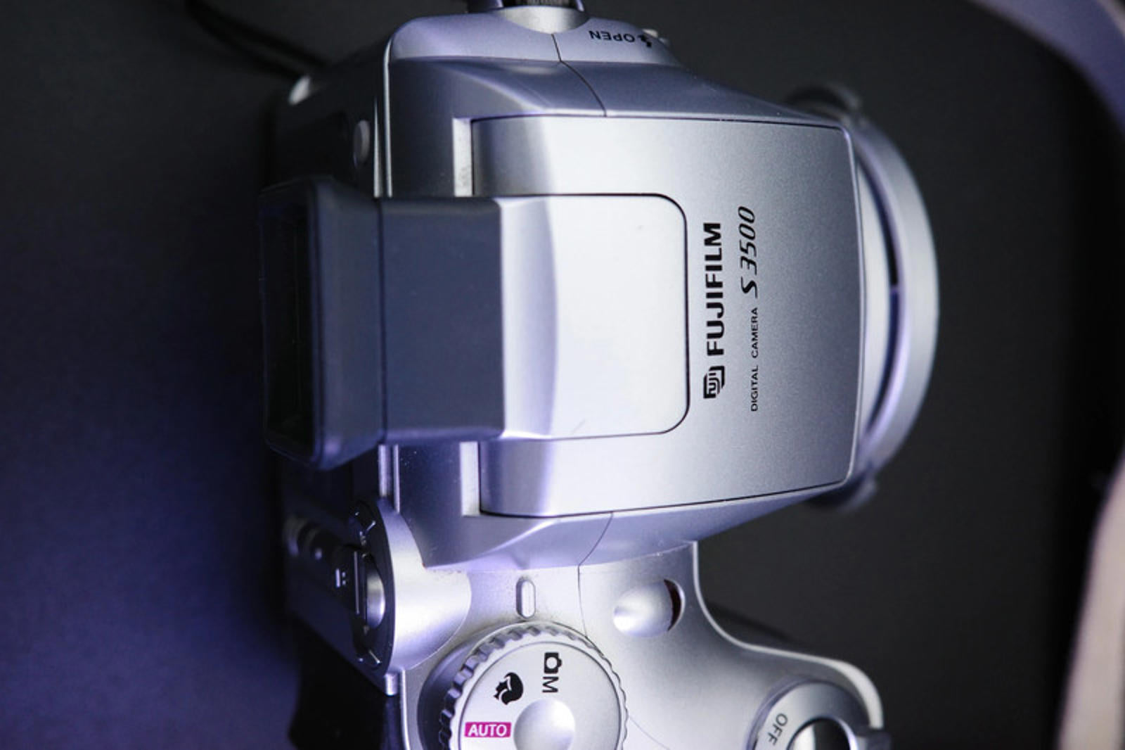 Fujifilm FinePix S3500 Digital Bridge Camera – Very Good Condition