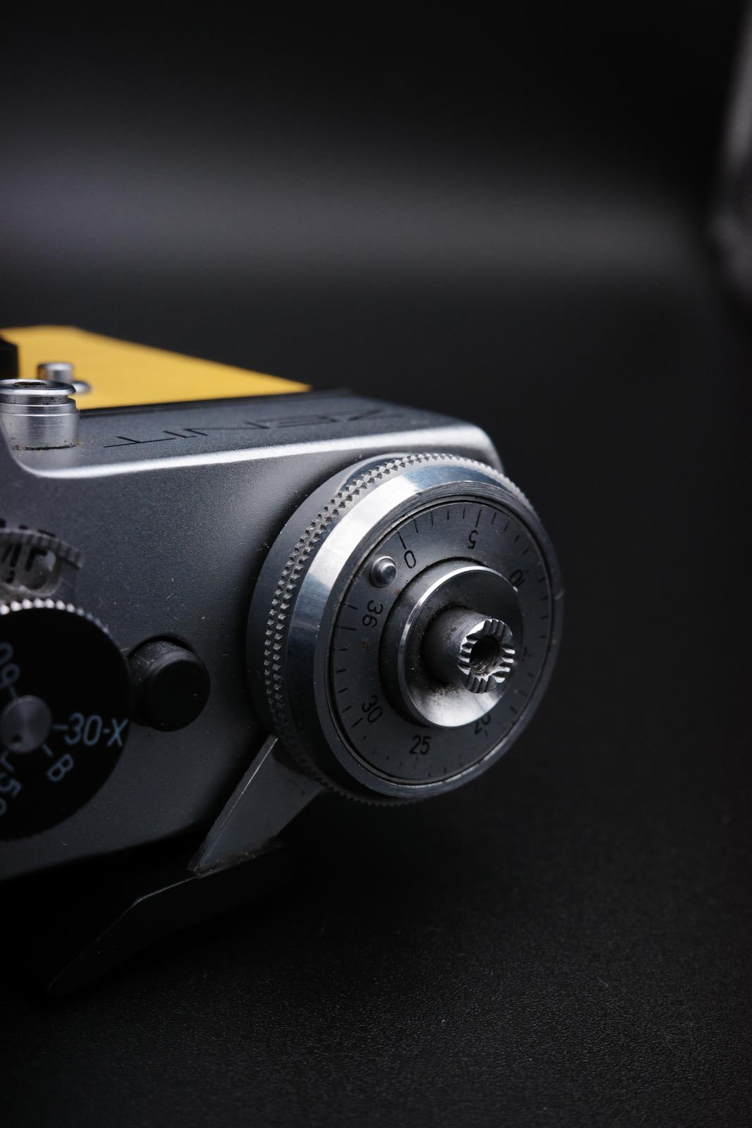 Working Zenit-E 35mm Vintage Film Camera Faux Yellow Leather & Hanimex 28-70