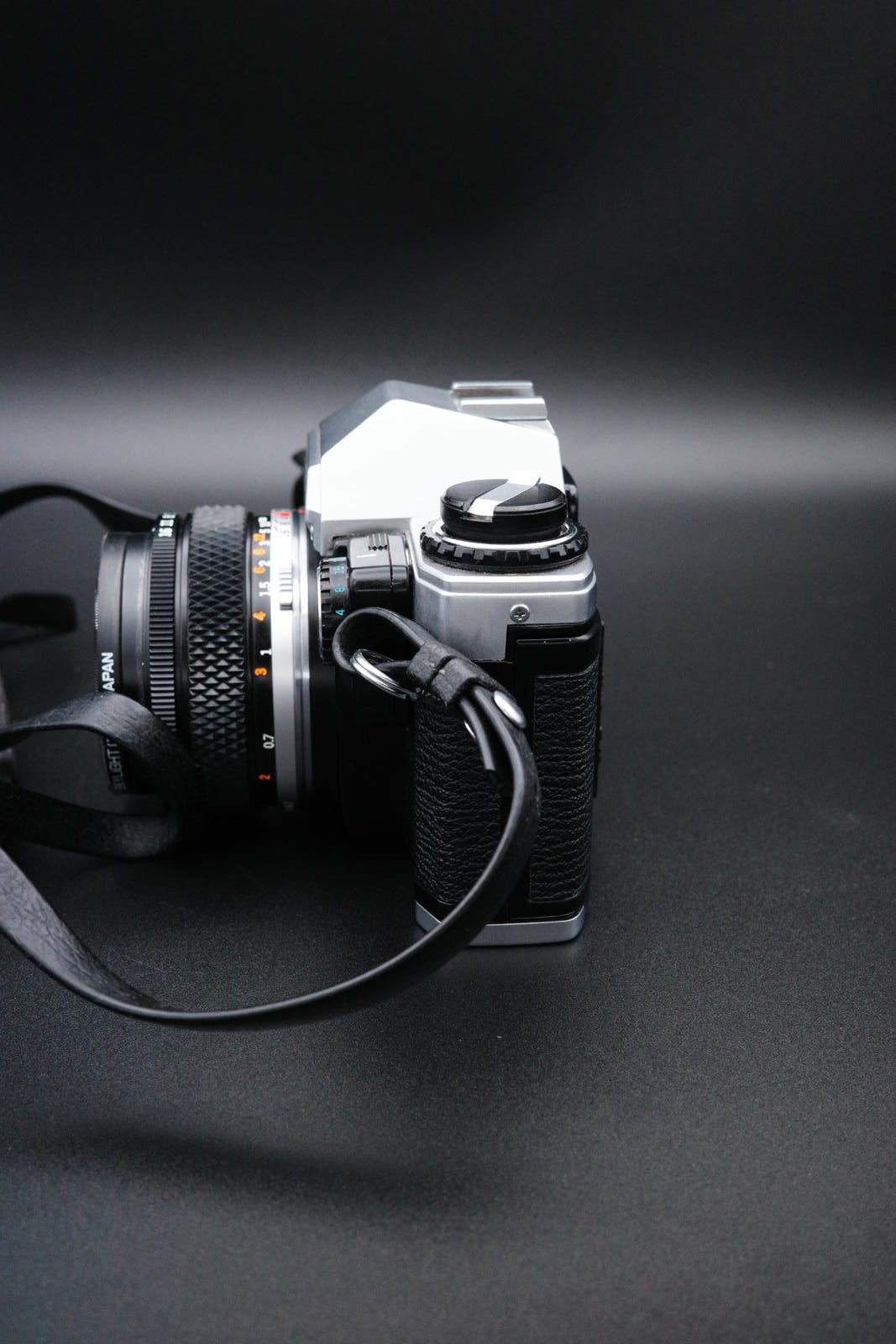 Vintage Olympus OM 10 SLR 35mm Film Camera + Zuiko 1:18 50mm - Tested & Working